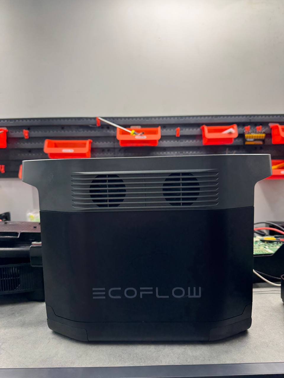 EcoFlow Delta - вид спереду